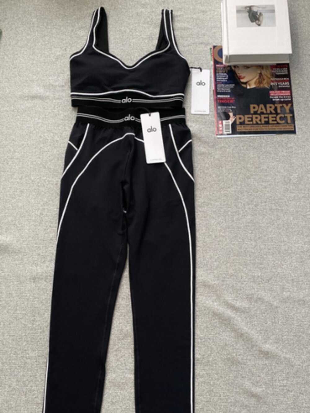 NWT Black ALO Heart Throb Matching Set ❤️ Airbrush Legging and Bra😍On-Trend - Picture 8 of 10